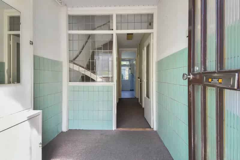 6 Kamer Tussenwoning Bezuidenhout Te Moderniseren
