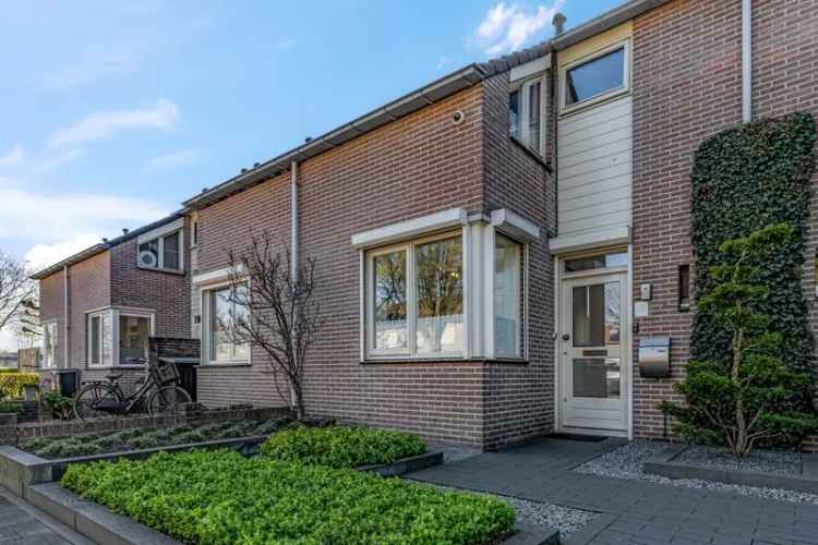 Huis te koop Oss 4 slaapkamers moderne badkamer serre 12 zonnepanelen