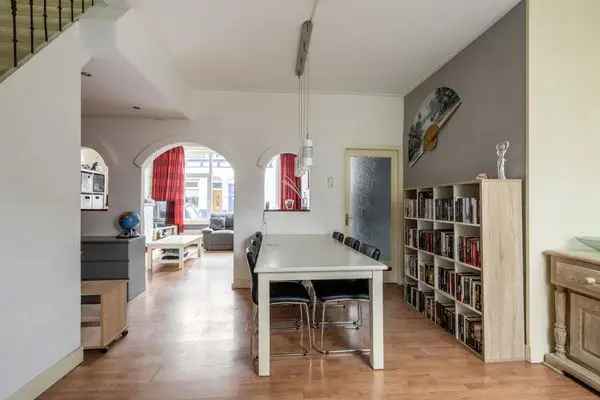 Tussenwoning met garage 4 slaapkamers Dorpskern