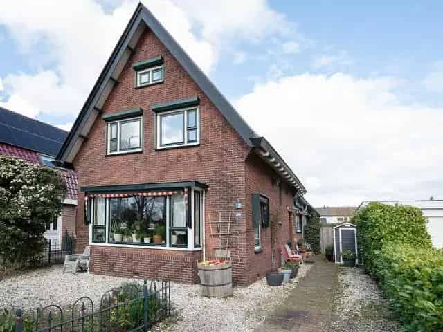 Vrijstaande woning Nieuw Vennep 10 kamers Ruime tuin Karakteristiek