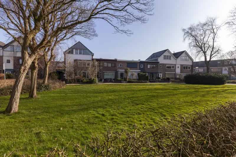 Ruime 9 kamer hoekwoning 7 slaapkamers Nieuwkoop