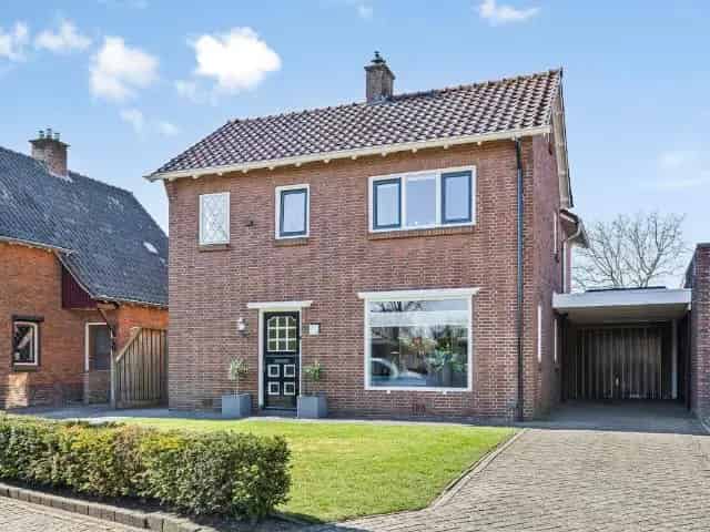 Woning te koop Denekamp: Charmante woning met 4 slaapkamers en moderne badkamer