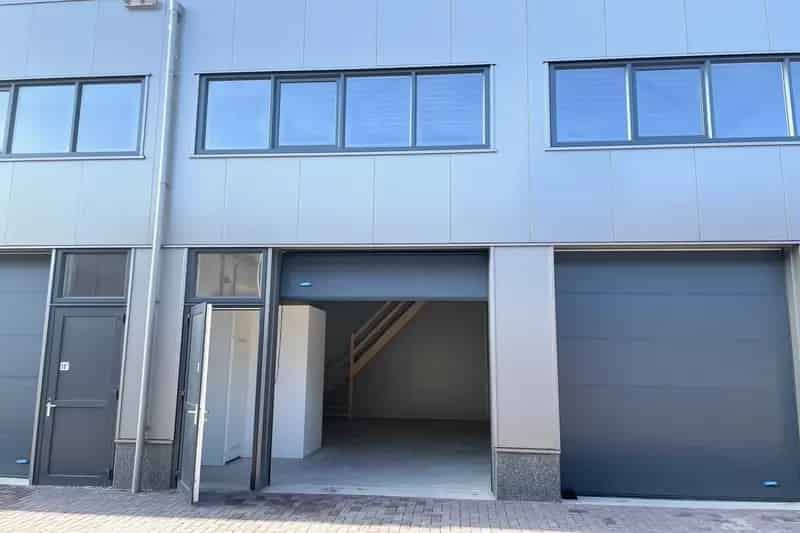 Bedrijfshal te huur Almere 100m2 Instapklaar