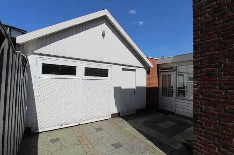 Huis te koop Sint Willebrord grote garage werkplaats