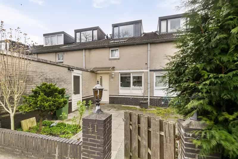 Ruime 3 Slaapkamers Tussenwoning Amsterdam Zuidtuin Serre