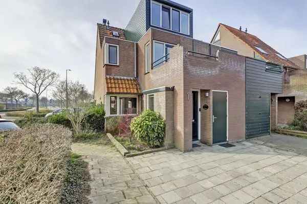 Royale Eindwoning 4 Slaapkamers Nabij Winkelcentrum Arendonk