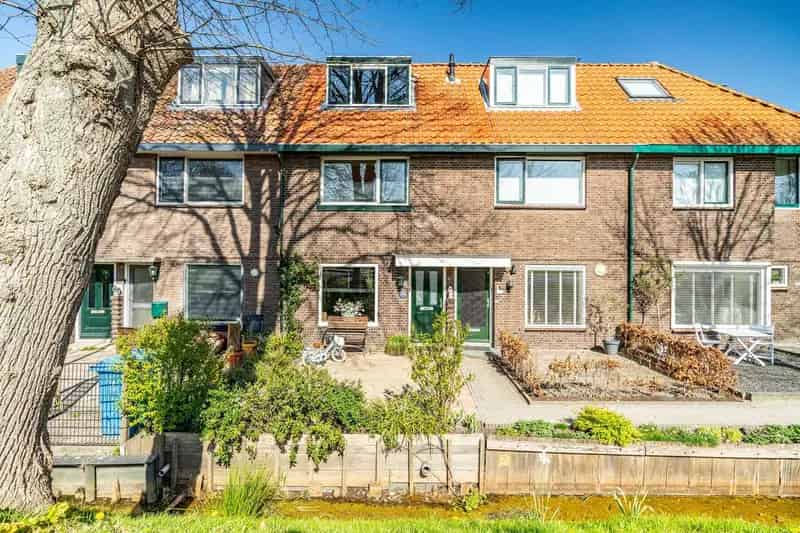 Tussenwoning Stompwijk 101m2 Diepe Tuin 3 Laags