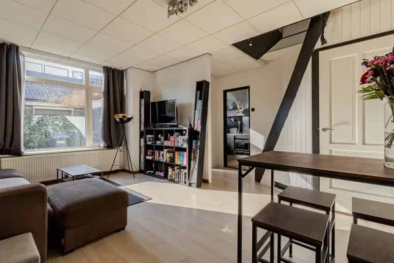 Huis te koop Zaandam: Gezellig 2 slaapkamer huis nabij centrum
