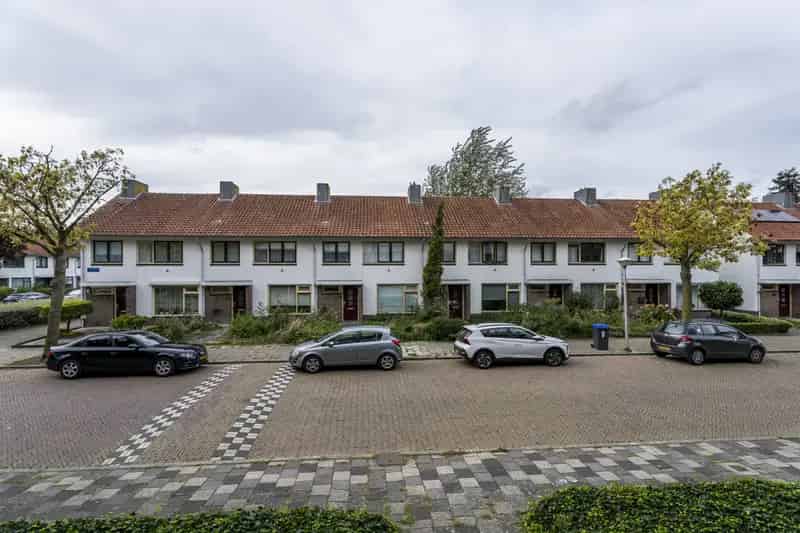 Tussenwoning 4 slaapkamers Gestel nabij winkels en openbaar vervoer
