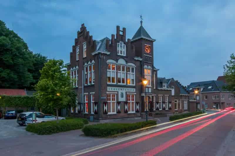 Huis Te Koop , 1, Hof te Zandeplein, Kloosterzande, Zeeland