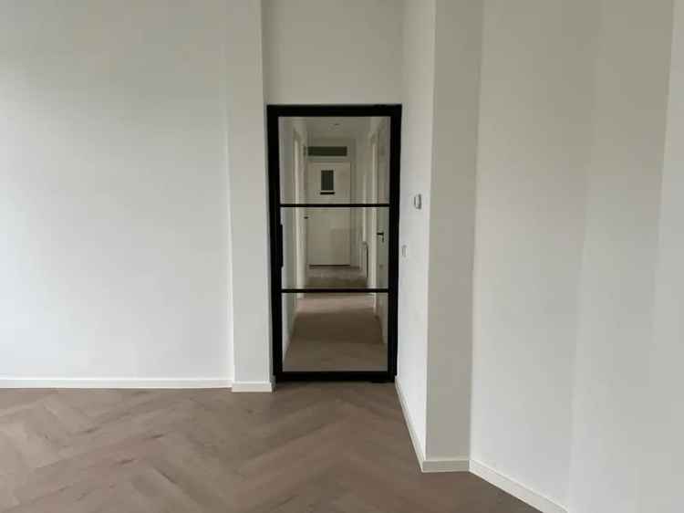 Woning Te Koop in 17, Eerbeeklaan, Den Haag, Zuid-Holland