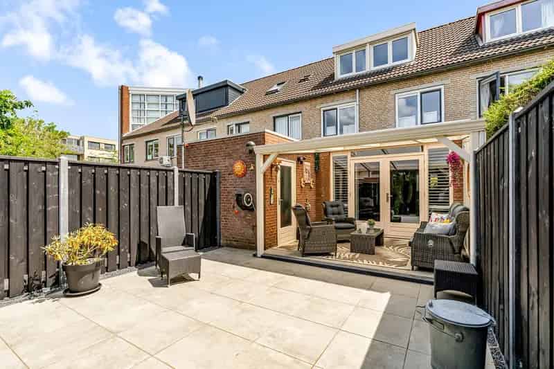 Instapklare gezinswoning 4 slaapkamers Muziekwijk Almere