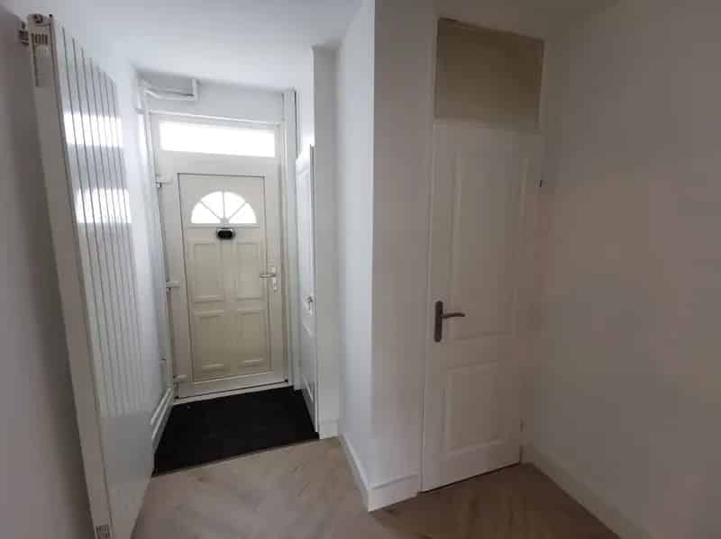 Gezinswoning te huur 4 slaapkamers moderne badkamer