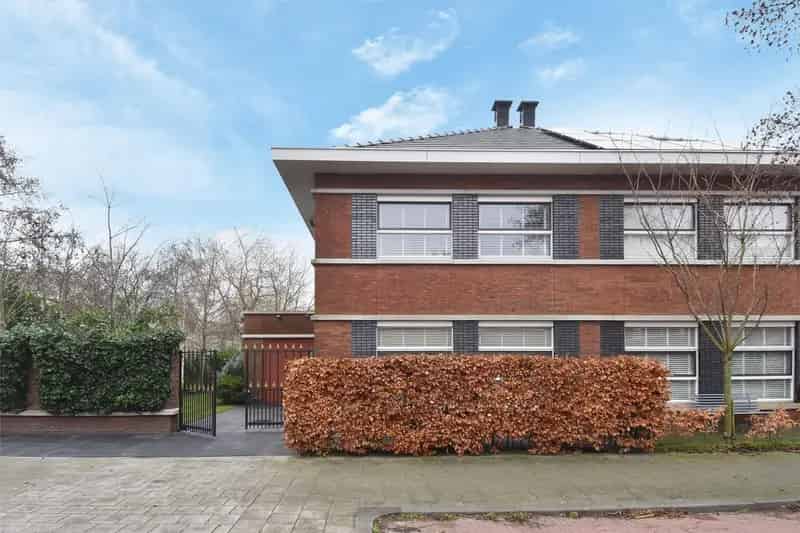 Ruime Tweekapper Molenpolderstraat Den Haag 4 slaapkamers Garage Tuin Aan Water