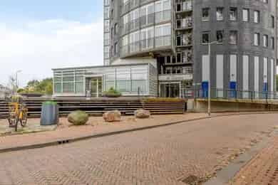 452 m2 kantoorruimte te koop in Pernis