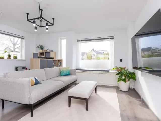 Hoekwoning te koop Hoorn: Ruime gezinswoning met comfort