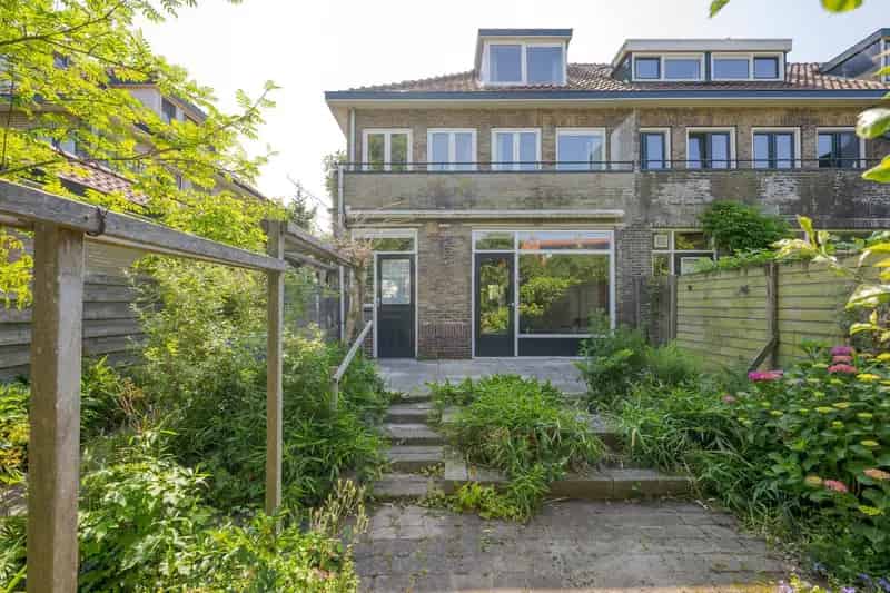 Hoekwoning Voorschoten Bloemwijk Op te knappen