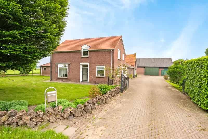 Huis te koop Heteren Polderstraat veel bijgebouwen