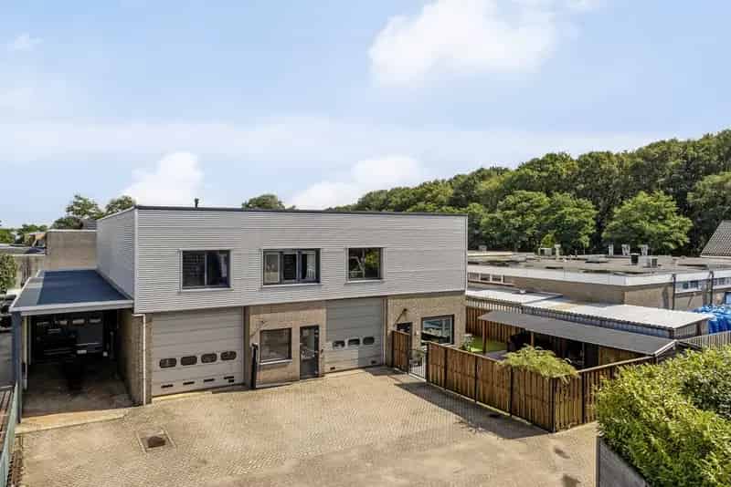 Bedrijfshal Wijchen met Inpandige Woning te Koop