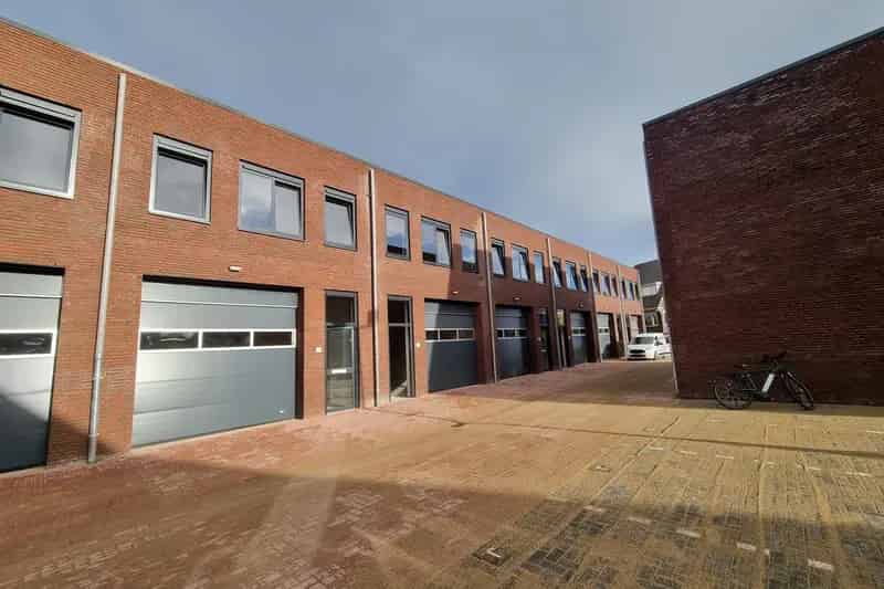 Bedrijfshal Gouda 174m² te Huur - Showroom Werkplaats Kantoor Opslag