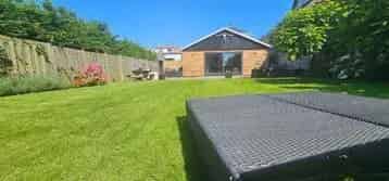 Recreatiewoning Stompwijk - Chalet met Ruime Tuin