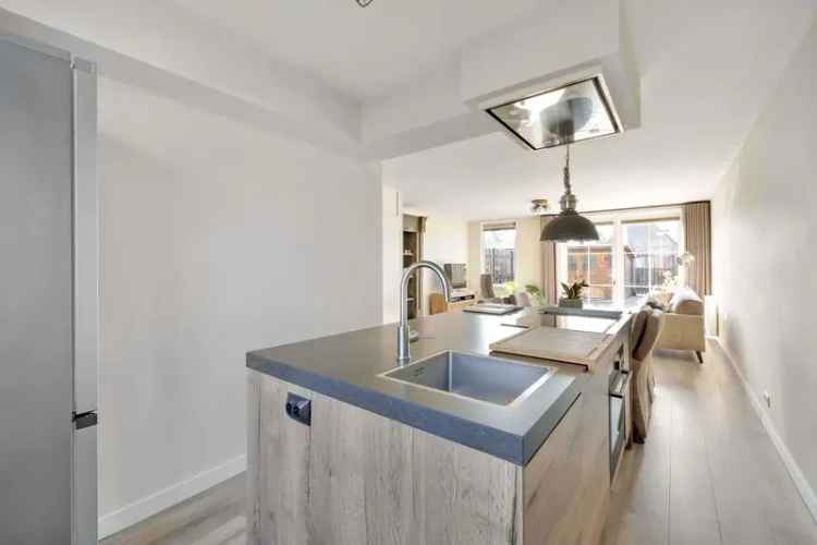 4 Slaapkamers Een gezinswoning Moderne Keuken Badkamer Zonnige Tuin