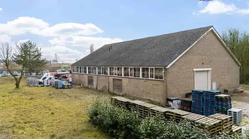 Buitenterrein Halfweg 2000m2 Opslag Bedrijfsruimte