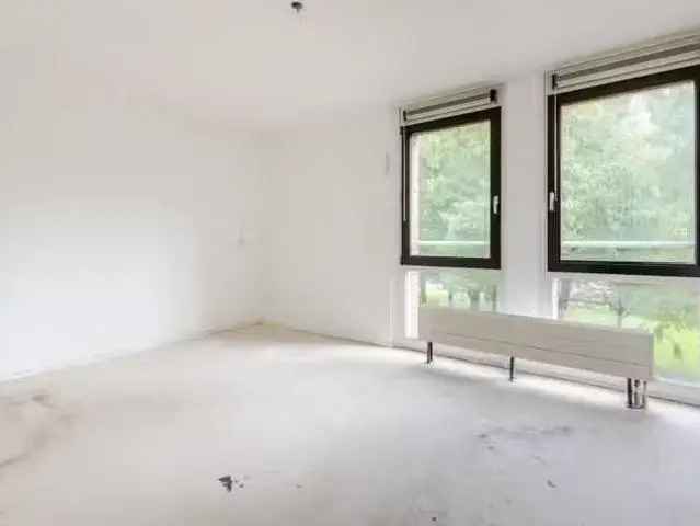 Ruime woning Bijlmermeer twee slaapkamers balkon berging