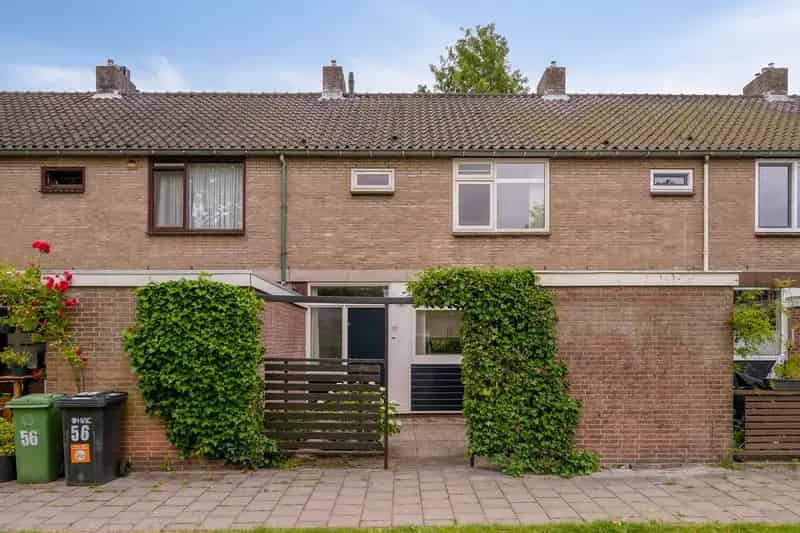 Huis te koop Zaandam: 4 slaapkamers, 2 badkamers, tuin op het zuidoosten