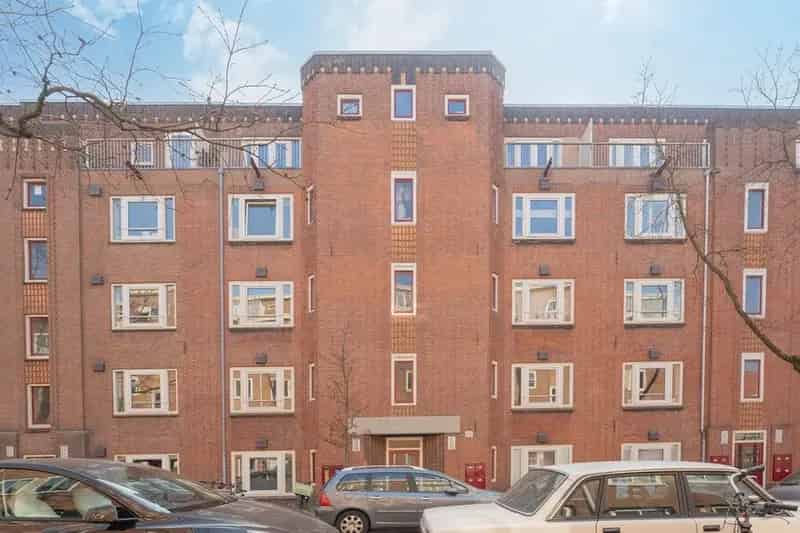 Licht appartement met balkon - veel potentie - nabij centrum