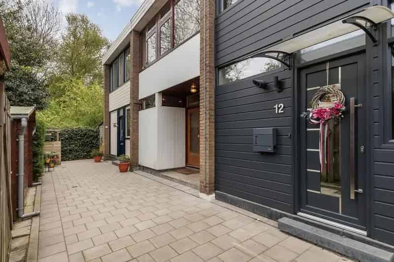 Te renoveren 2-laagse woning ruime tuin De Staart