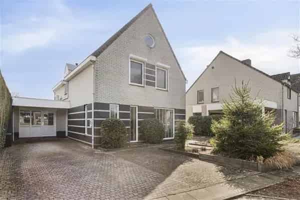 Vrijstaand woonhuis Heel 3 slaapkamers zwembad grote tuin