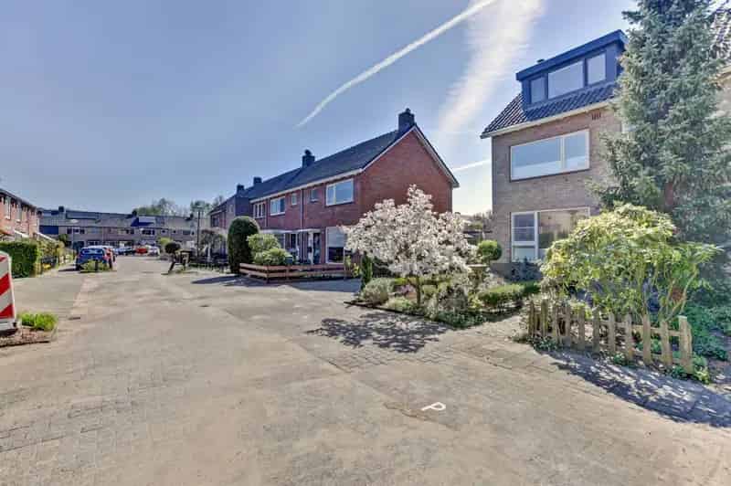 Huis te koop Ankeveen: Gerenoveerde 2-onder-1-kapwoning
