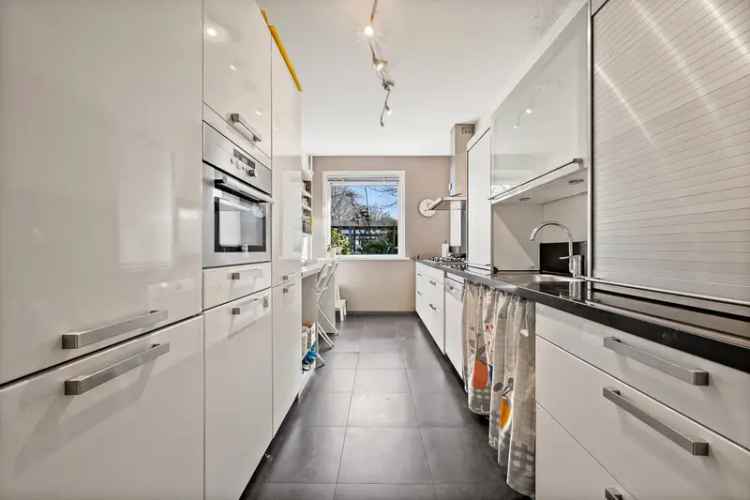 Ruime 4 Slaapkamer Hoekwoning Houtwijk Nabij Strand
