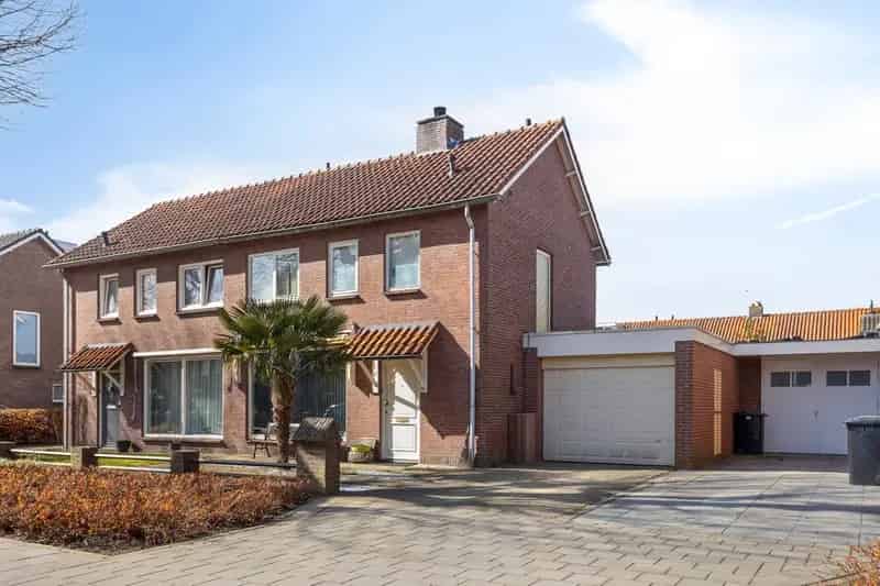 Ruime Tweekapper Waalwijk 4 slaapkamers Zonnepanelen Tuin