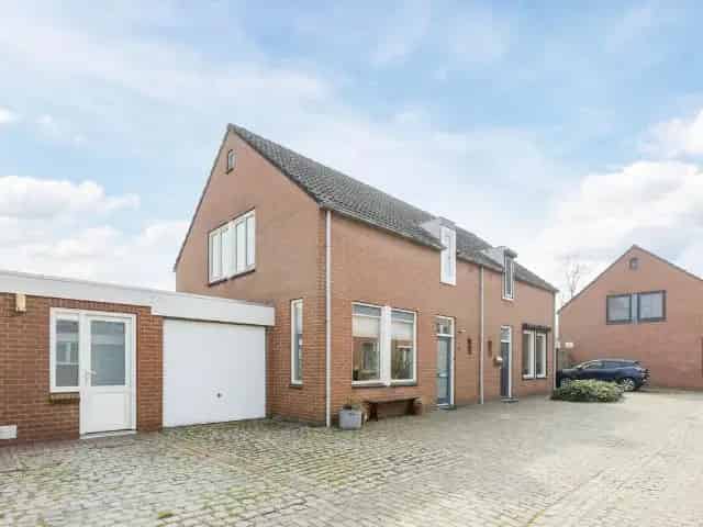 21 Kapwoning Kloosterzande  Instapklaar 3 slaapkamers Garage