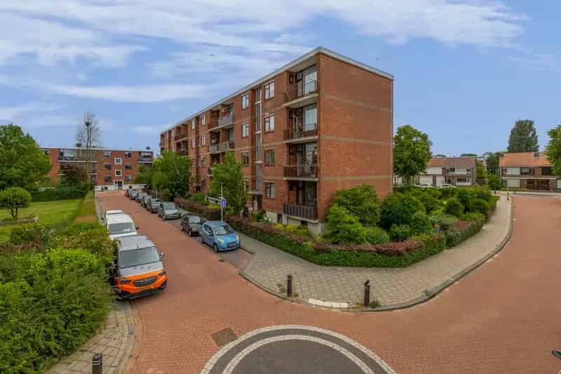Ruim appartement Spijkenisse 2 balkons nabij voorzieningen