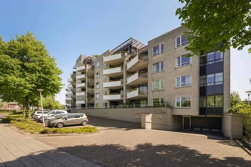 Ruim 4-kamer appartement Naaldwijk 154m² 2 balkons parkeerplaats