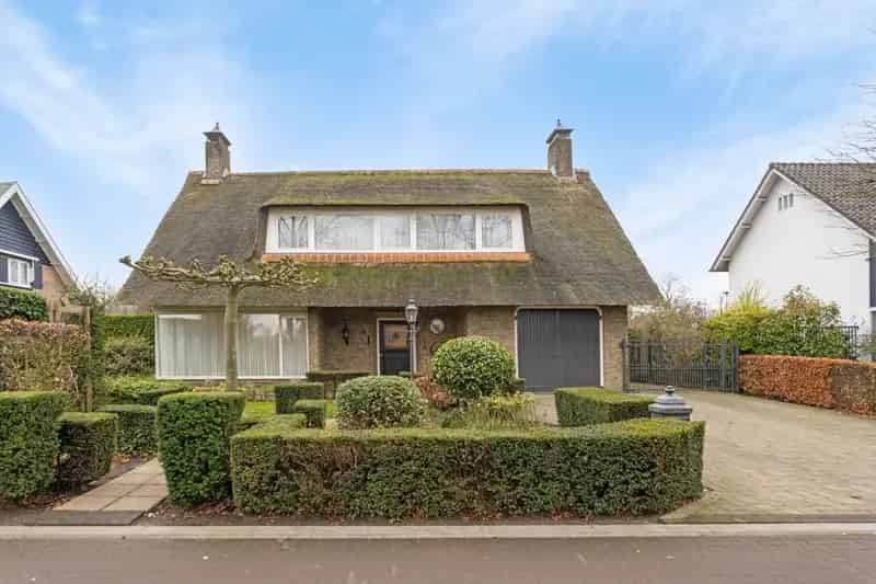 Vrijstaande villa met zwembad en gastenverblijf Sint Oedenrode