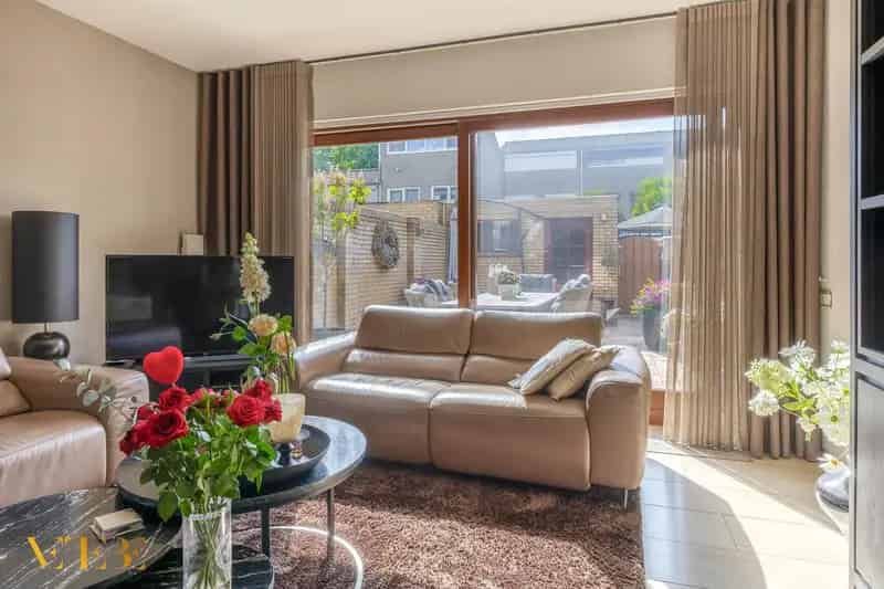 Ruime Tussenwoning met Garage en Zonnepanelen
