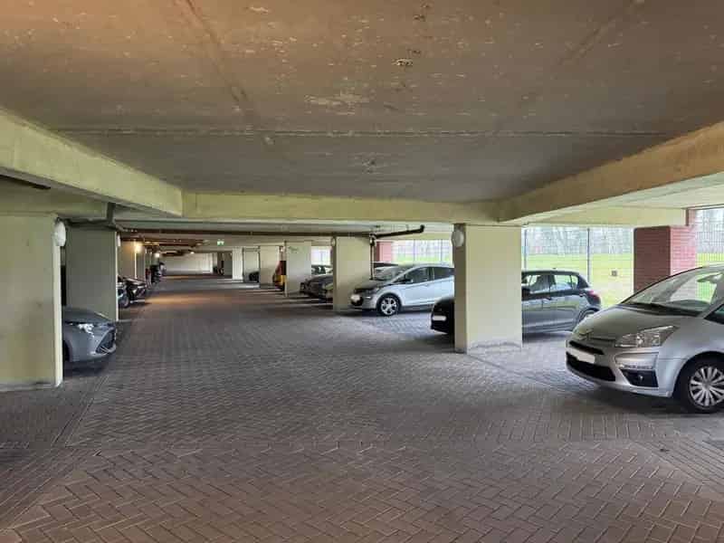 Parkeerplaats te Koop Vijfhuizen Nabij Openbaar Vervoer