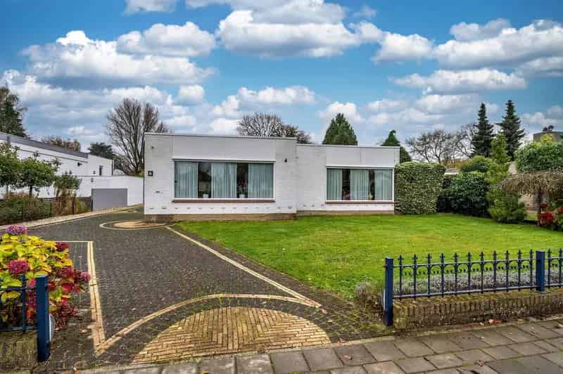 Ruime Bungalow Venlo Oost 3 slaapkamers Kantoorruimte Tuin Vijverzicht