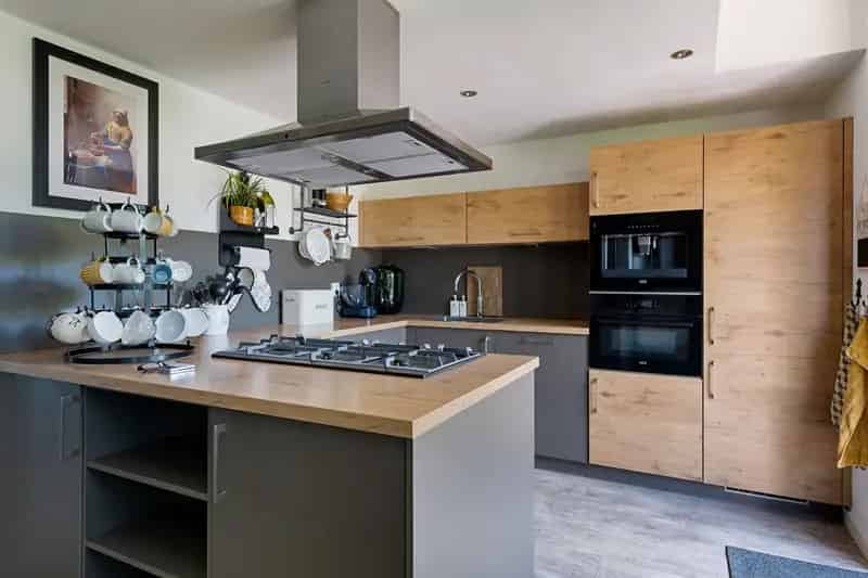 Huis te koop Zoetermeer: Ruime woning met 4 slaapkamers, sauna en tuin