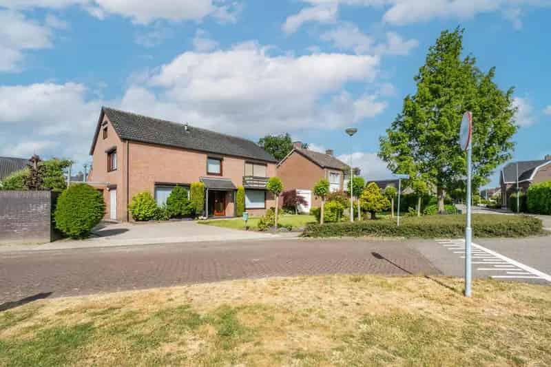 Ruime gezinswoning 5 slaapkamers Stramproy grote tuin