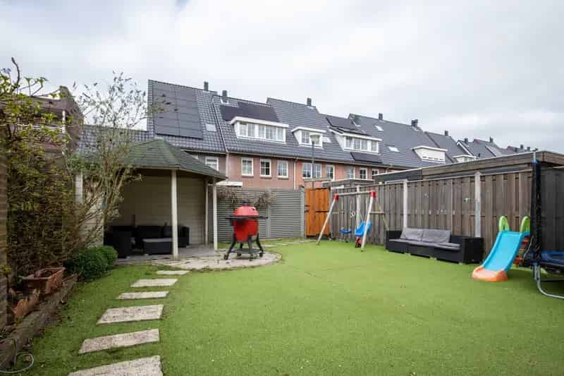 Huis te koop Aalsmeer: Ruime gezinswoning met 4 slaapkamers en grote tuin