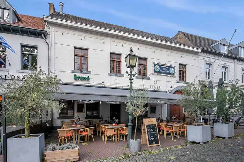 Belegging Meerssen: Café De Keizer met Bovenwoning