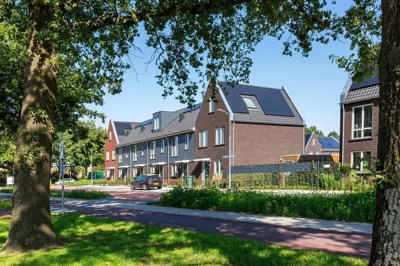 Tussenwoning Hoevelaken 4 slaapkamers luxe badkamer royale tuin