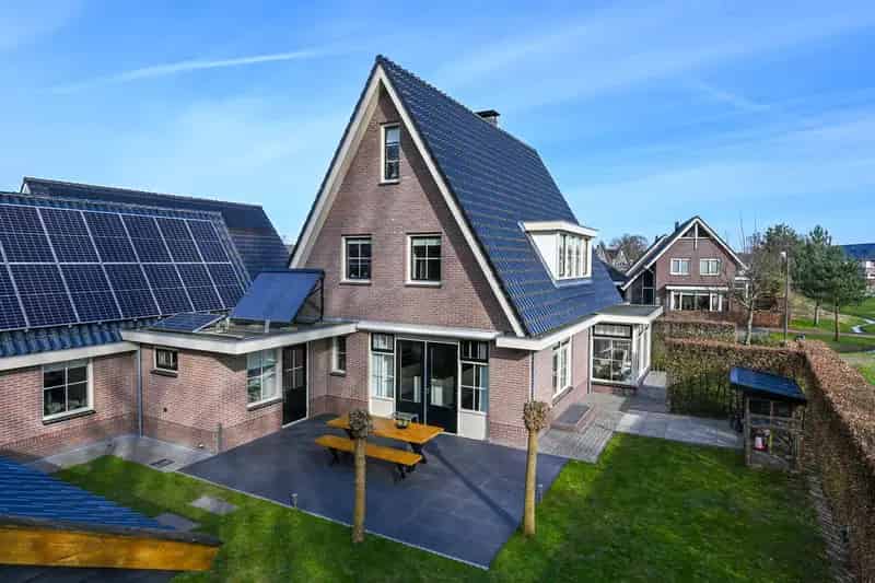 Huis te koop Putten: Ruime villa met 6 slaapkamers en grote tuin