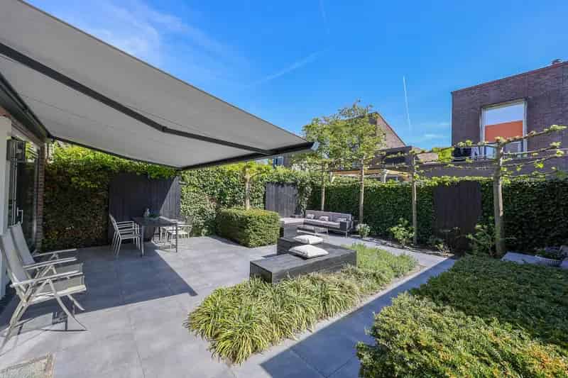 Huis te koop Almere: Ruime 4 slaapkamer woning met garage en tuin