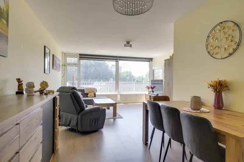Ruim 4-kamer appartement Essesteyn - 3 slaapkamers, 2 balkons